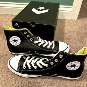 Brand new w/box converse all star Chuck Taylor gym shoes!